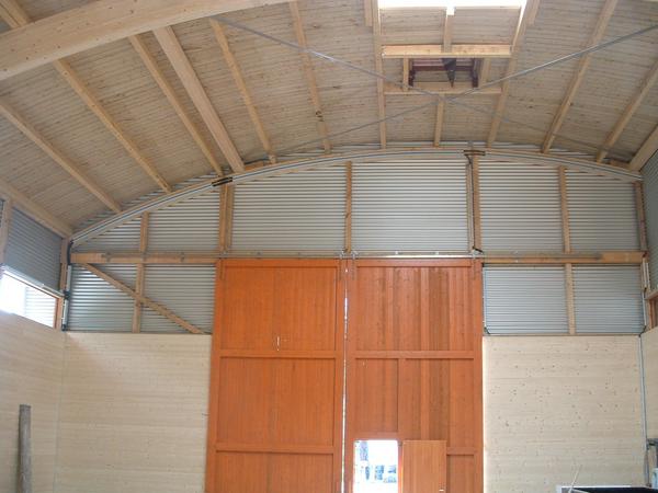 Tonnendach als Holzbau
Stabile Holz-Konstruktionen sind in den unterschiedlichsten Bauformen möglich.