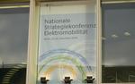 Die Zukunft gehört dem elektrischen Antrieb.
25.11.2008 Nationale Strategiekonferenz Elektromobilität in Berlin, das klingt erst mal ganz gut. Die Frage ist wer soll die schönen Elektroautos kaufen, wenn sie keiner kennt?