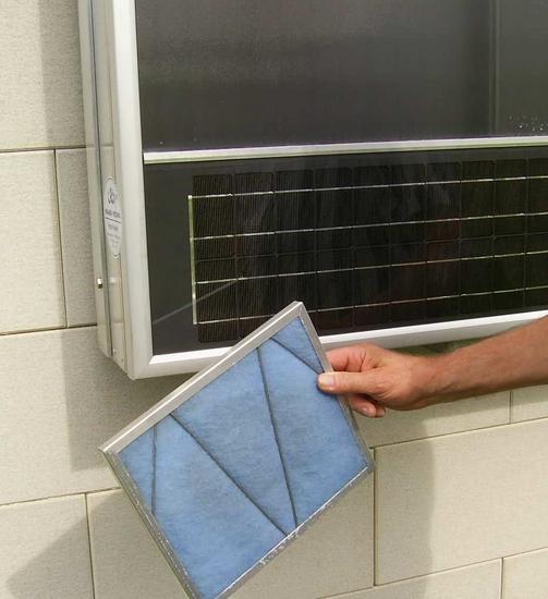 Filter im Solar Luft Kollektor
Durch den integrierten Filter im Solar-Luft-Kollektor gelangt immer saubere, vorgewärmte Frischluft ins Haus. Damit bietet sich das Gerät als eine einfache und sehr nützliche