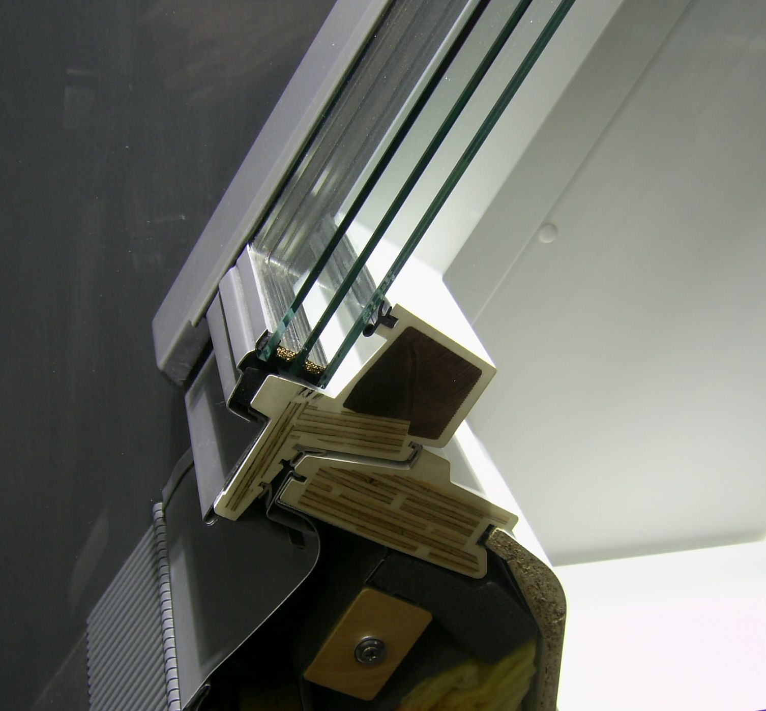 https://solar-sicherheit.de/2009-baumesse/dachfenster-zugluft_print.jpg