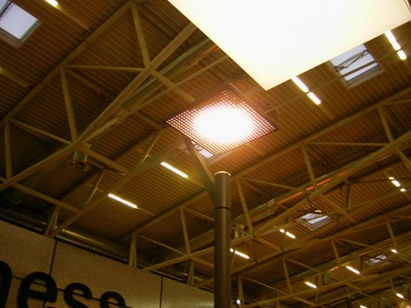 LED - mehr Licht weniger Wärme
Zu den wesentlichen Vorteilen der LED-Technik gehört ihre hohe Lichtausbeute. Das bedeutet viel Licht mit wenig Energieaufwand. Energieeinsparung ist eines der wichtigsten Themen
