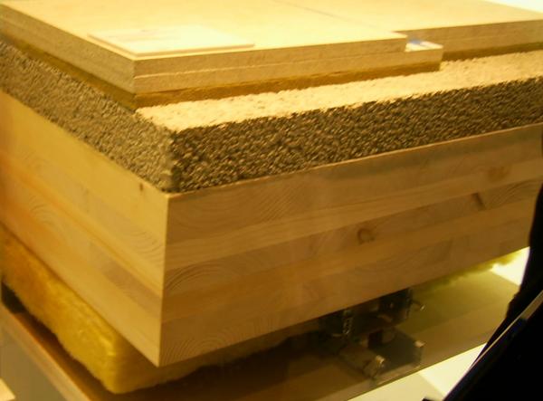 Holzbalkendecke - Schall- und Wärmedämmung
Bauen mit Holz ist schon lange wieder in Mode gekommen. Holzbalkendecken sind preisgünstig, umweltfreundlich und einfach herzustellen. Die Wärmedämmung in Holzdecken stellt
