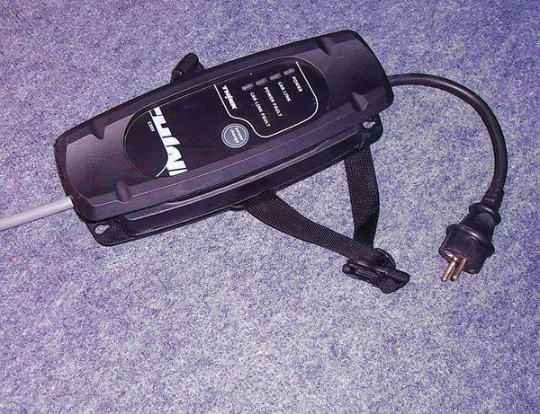 Ladekabel vom Think City
Hier liegt ein Ladegerät für die Benutzung an der 230 V Steckdose. Mit dieser Methode muss man sich ein paar Stunden gedulden, bis der Think wieder einsatzbereit ist.