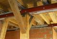 Stahlträger in der Holzkonstruktion verwendet