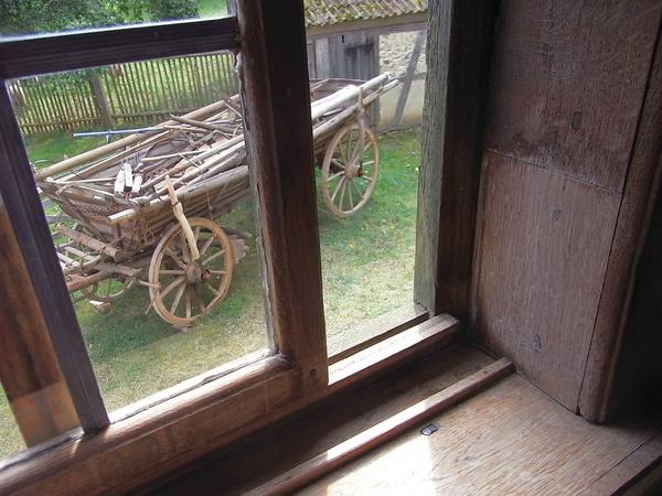 Schiebefenster in Bauernhaus
Schiebefenster findet man fast nur noch im Museum. Dabei haben Schiebefenster auch einige Vorteile zu bieten. Ein Schiebefenster verlangt keine drehbaren Teile und