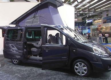 Ein Auto für alle Fälle
In den seitlichen Schiebetüren des Peugeot Vagabond befinden sich kleine Schiebefenster mit Lüftungs-Gittern. Zusätzlich ist innen noch ein Fliegengitter angebracht.
Bild 2