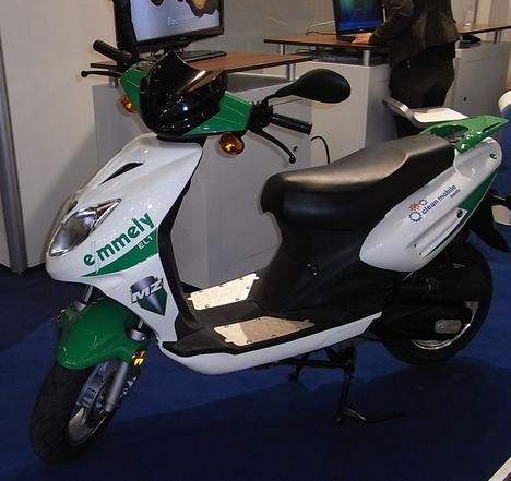 Elektroroller von MZ
MZ war einst weltbekannt wegen seiner leichten und dennoch kraftvollen 2-Takt-Motorräder. Jetzt gehen hier langsam die Elektrofahrzeuge ins Rennen.