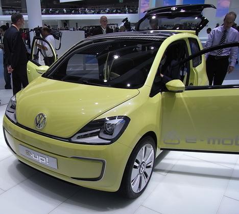 e-up - Der große Kleinwagen
Ein kleines Auto macht große Hoffnung. Die Hoffnung, das man bei VW nicht ganz die Zukunft verschlafen hat und sich doch ernsthaft mit der elektrischen Mobilität befasst.