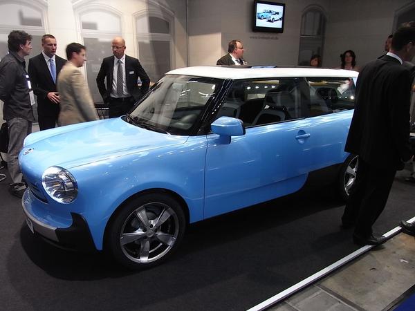 Elektro-Trabant - gut besucht
Reges Interesse zeigen die Besucher am Stand des New Trabbi. Nach den vielen Interessenten zu urteilen, könnte der neue Trabant eine reelle Chance haben.