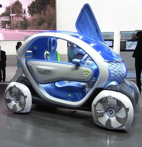 Stadtflitzer - Renault Twizy
Renault hat gleich eine ganze Palette von guten Ideen. Auch wenn dieser kleine Zweisitzer noch recht ungewöhnlich aussieht, so könnte er doch seine Anhänger finden.