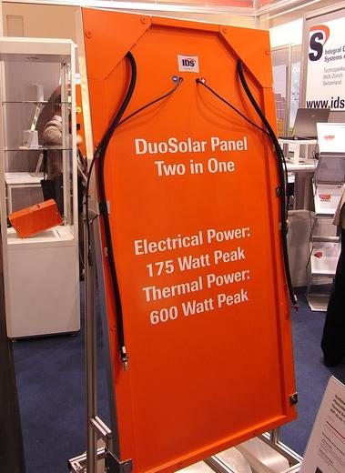 Strom und Wärme kombiniert im Duo-Solar-Kollektor
Das Modul Duo Solar wurde entwickelt und getestet. Es liefert zuverlässig Strom und Wärme aus der gleichen Fläche. Der Kühlkörper auf der Rückseite der Photovoltaik