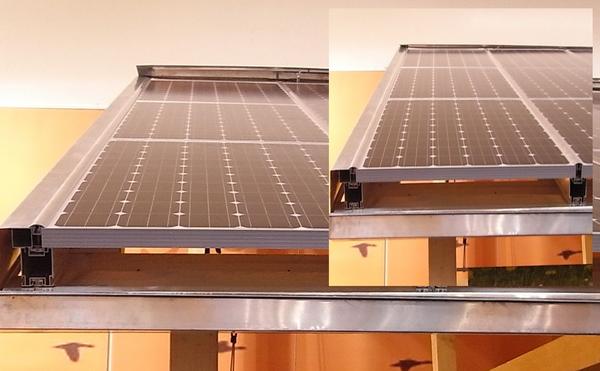 Entlüftung für Photovoltaikdach
Die Entlüftung für das Photovoltaikdach verhindert einen Hitzestau. Unten an der Traufe tritt frische Luft ein und am First strömt die erwärmte Luft wieder aus.