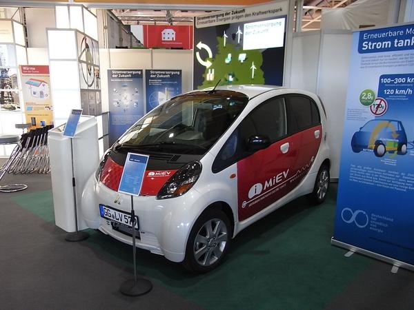 Mitsubishi - der Elektrowagen
Schon vor knapp 2 Jahren hatte Mitsubishi dieses Elektroauto auf der IAA in Frankfurt. Langfristige Flotten-Tests haben die Alltagstauglichkeit bestätigt.