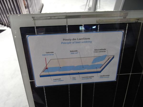 Laserlöten sorgt für bessere Verbindung
Am Institut für Solarenergieforschung befasst man sich mit dem Laserlöten von Solarzellen. Die Solarzellen werden immer dünner und dadurch auch anfälliger gegen
