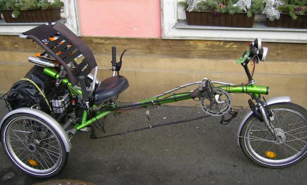 Sparsames Stadtfahrzeug
Langsam sind die Zeiten vorbei, wo man bei dem Begriff Dreirad nur an ein Kinderspielzeug denkt. Die Wiederentdeckung des Fahrrades als Verkehrsmittel
