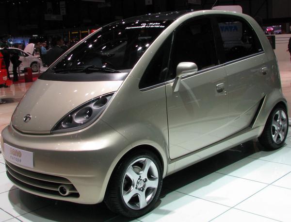 Die asiatischen Spar-Autos kommen.
Auf dem Genfer Autosalon war kürzlich der Tata Nano in seiner Europa-Ausführung zu bewundern. Schlicht, einfach und sparsam kommt er daher.