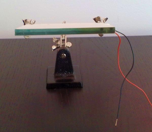 Photovoltaik auf kleinster Fläche
Wie im vohergehenden Versuch gesehen eignet sich auch Kunstlicht zur Stromerzeugung. Jetzt versuchen wir die notwendige Einstrahlfläche des Lichtes zu verkleinern.