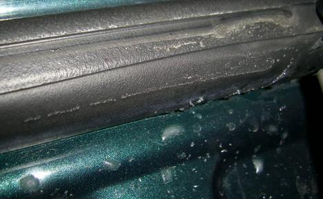 Türgummi festgefroren - Folge der Autowäsche
Das Auto ist total verdreckt. Einfachste Lösung - SB-Waschanlage und Abspritzen. Doch jetzt kommt starker Frost und schon sind die Türen zugefroren. Wie bekommt man nun