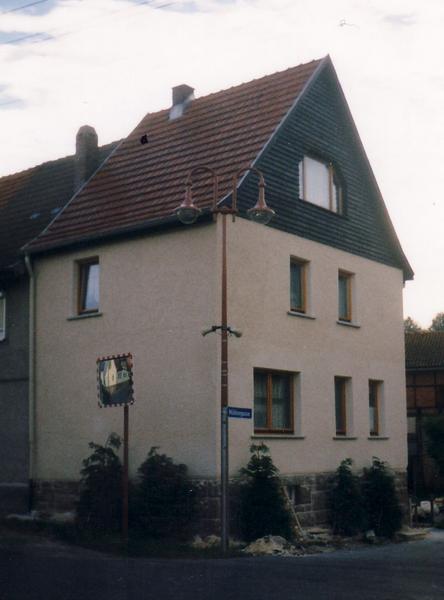 Eine traurige aber wahre Geschichte
Nachdem das alte Haus im gut renovierten Zustand etwas zu klein für uns wurde, machten wir uns daran, ein neues Haus zu bauen.