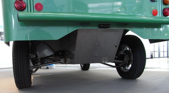 Unterboden vom Volteis-Electric-car
Der Blick unter den Boden des Volteis zeigt ein etwas ungewöhnliches Bild. Alles was man hier sieht ist aber rostfrei und nicht wie bei den meisten Autos nur mit Kunststoffen