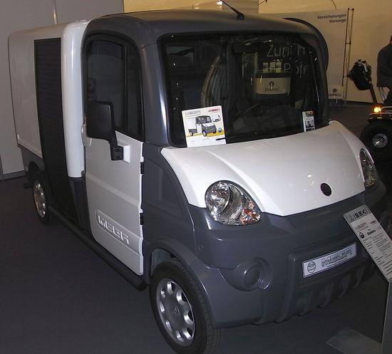 Elektrischer Kleintransporter in Köln
Wer in Köln einen kleinen Transporter mieten möchte, kann jetzt völlig umweltfreundlich fahren. Bei Elektroauto Köln kann man den Mega Mini Truck ausleihen.