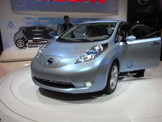 Nissan Leaf - elektrischer Antrieb begeistert
Der Nissan Leaf glänzt auch mit der Aufschrift : ZERO Emision. Es ist das erste Serienfahrzeug eines renommierten Autokonzerns mit reinem Elektroantrieb.