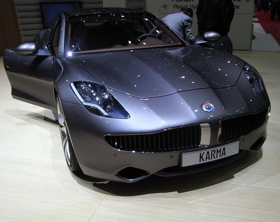 Karma von Fisker - der Oberklassen-Hybrid
Mit einem Durchschnittsverbrauch von nur 3,4 Litern auf 100 km wird der Karma angegeben. Das ist natürlich nur möglich, weil Elektromotoren sparsamer als Verbrennungsmotoren sind.