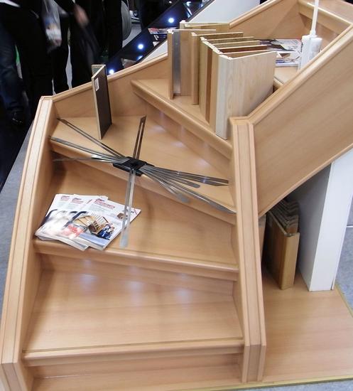 Treppenrenovierung als die sparsamere Lösung
Ausgetretene Holztreppen sind oft ein Ärgernis, selbst wenn sie schon über 100 Jahre alt sind. Ein Treppenneubau ist nicht nur teuer, sondern oft auch recht aufwendig.