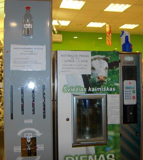 Frischmilch aus dem Automaten
Bericht einer Studentin aus Nordhausen (Go Fair -Aktivistin) vom März 2010. Während ihres Auslandssemesters im litauischen Kaunas hat sie diesen Milch-Automaten entdeckt.