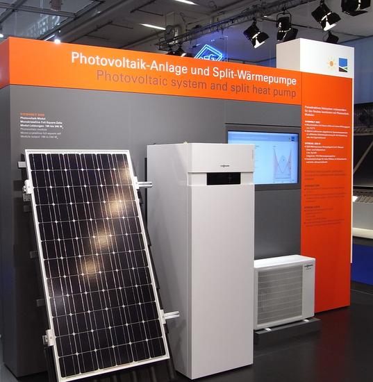 Photovoltaik mit Wärmepumpe
Kann man mit Sonnenstrom Heizen? Darauf werden viele antworten, der Strom sei zu schade um ihn zu verheizen. In der Kombination, Photovoltaik mit Wärmepumpe, sieht das jedoch
