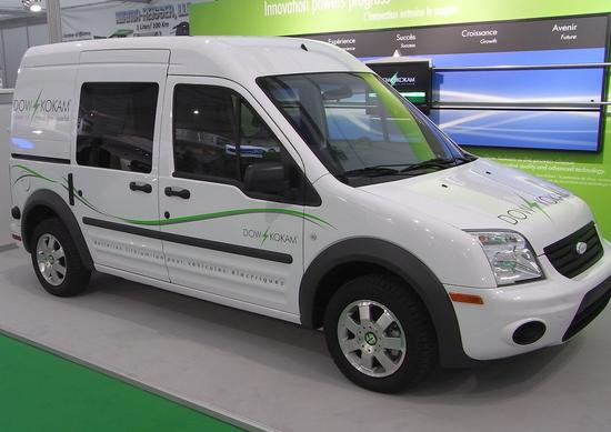 Elektrotransporter von Dow-Kokam
Auf Basis eines Ford hat der Batteriehersteller Dow-Kokam hier einen Transporter elektrisiert. Gerade im Kurier- und Lieferverkehr kann der Elektroantrieb die größten Vorteile