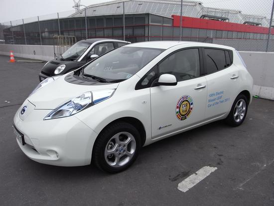 Nissan Leaf  - Probefahrt
Das Auto des Jahres 2011, der Nissan Leaf steht hier zur Probefahrt bereit. Unter den von mir getesteten Fahrzeugen ist der Nissan-Leaf ebenfalls der Spitzenreiter.