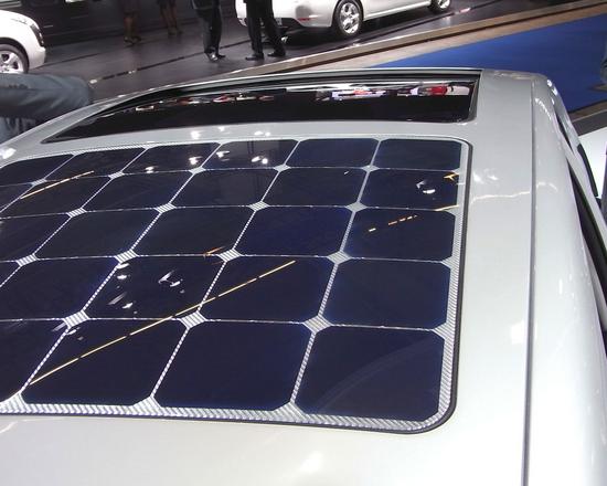 Auto-Solardach und Schiebedach
Bisher kannte man entweder Solardach oder Schiebedach mit Solar. Jetzt gibt es die Kombination Solardach und Schiebedach auf einem Auto.