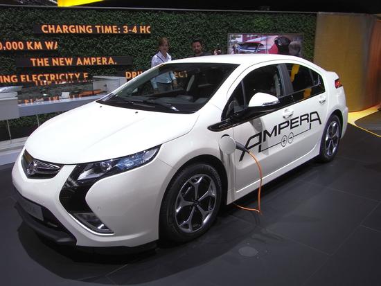 Opel Ampera - Das klingt nach Strom
Endlich mal ein Auto, mit dem man so gut wie alles machen kann. Das soll heißen, kein spezielles Auto für die Stadt, aber doch emissionsfrei zu fahren.