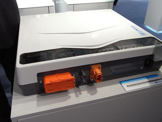 Hochvoltbatterie steckerfertig
Hier noch einmal die Ansicht einer fertigen Hochvoltbatterie von SB Li Motive, dem Gemeinschaftswerk Samsung-Bosch.