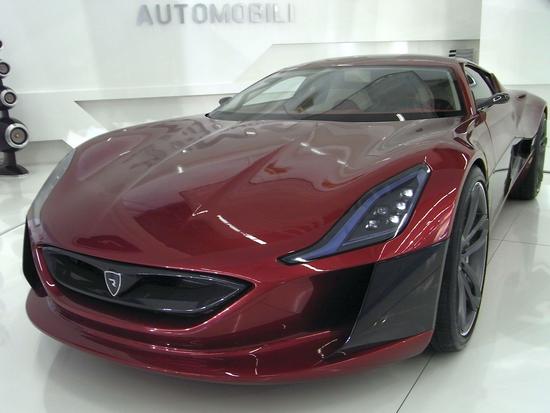 RIMAC Sportwagen
Concept One nennt sich dieser Sportwagen von Rimac. Wenn ich diesen Elektrosportwagen zur Probe fahren sollte, so fiele mir auf Anhieb keine Strecke ein auf der das sinnvoll wäre.