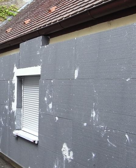 Sanierung oder Dämmwahn?
Wärmedämmung am Haus soll ja so eine Art Wundermittel gegen hohe Energiekosten sein. Allerdings gibt es bei der Materialauswahl und bei der Ausführung auch einiges zu beachten.
