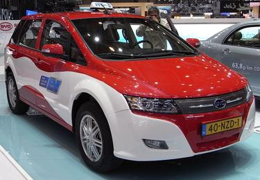 Elektro-Taxi-Vergleich
In München wird jetzt ein Mitsubishi iMIEV als Taxi getestet. Nach einem Jahr will man beurteilen ob das Auto alltagstauglich ist. Hoffentlich gibt es keine Fahrgäste mit Koffer.
Bild 2