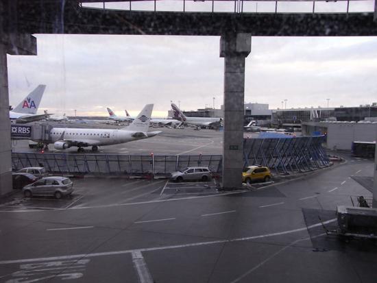 Flugverkehr floriert
Das muss ein Traumbild sein, für alle die noch vor wenigen Tagen ihre Zeit auf dem Flughafen Frankfurt verbracht haben. Alles Schnee- und eisfrei am Jahresanfang.