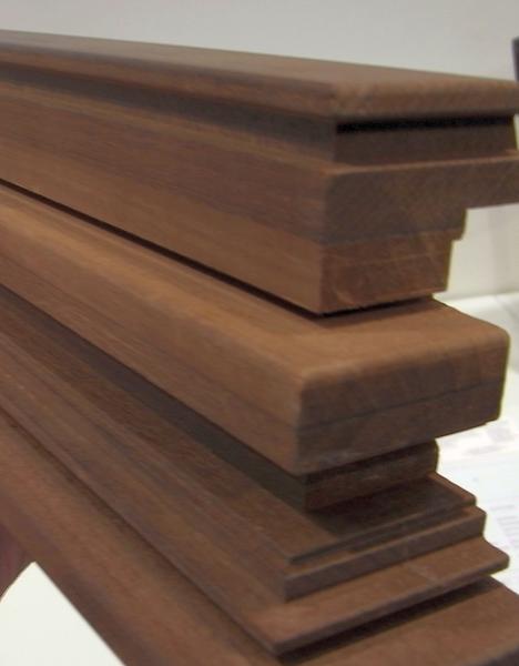 Thermoholz - Nachhaltigkeit in Höchstform
Thermoholz entsteht wie der Name schon sagt durch eine Wärmebehandlung. Im Ergebnis dieses Prozesses hat man ein äußerst witterungsfestes Holz.
