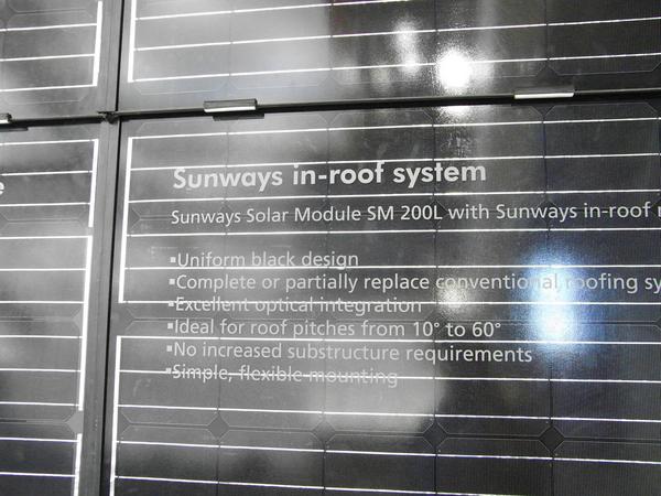 Das Indach-System von Sunways überzeugt.
Wenn es Gründe gibt Hausdächer nicht gleich mit Photovoltaik einzudecken, dann kann es nur an mangelnden Informationen liegen. Das Indach-System von Sunways ist