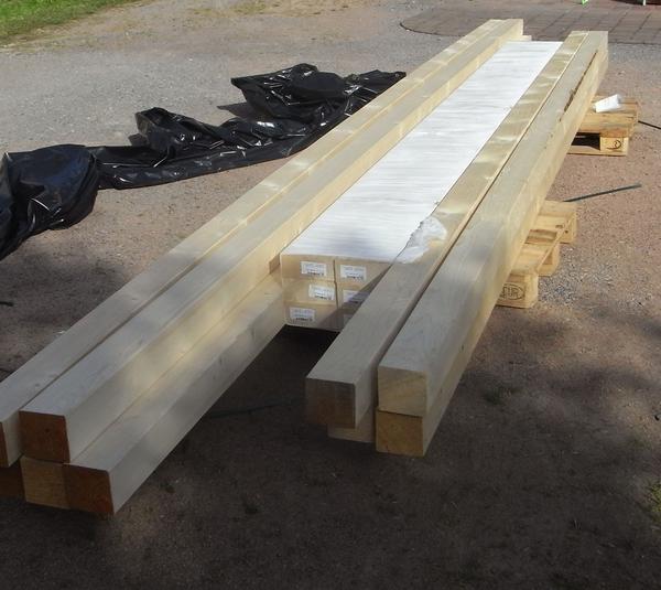 Holzlieferung für den Solarcarport
Eine Ladung Holz für den Bau meines Vordaches liegt auf dem Hof. Nach den Skizzen für die Fachwerkkonstruktion habe ich mich für 2 Standartlängen entschieden.