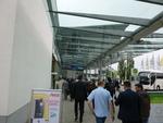 Intersolar 2015 Teil 1
Genau so wie die Sonne sich nicht unterkriegen lässt, verhalten sich auch die Anhänger der Sonnenenergienutzung. Sie treffen sich jährlich auf der Intersolar.