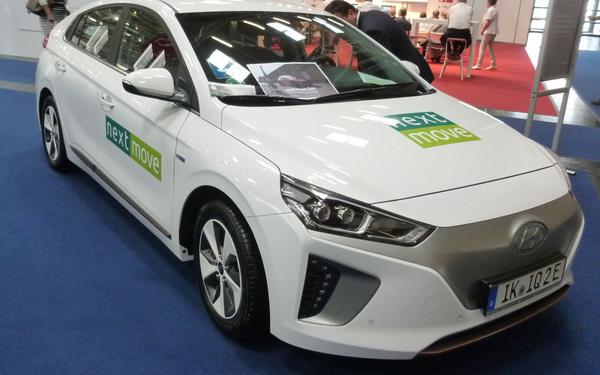 Hyundai mit Elektroantrieb
Zum Thema Elektromobilität gibt es hier einen Wagen von Hyundai. Der wird nicht so durch die Medien geschleift wie Tesla, könnte aber trotzdem noch einmal interessant werden.